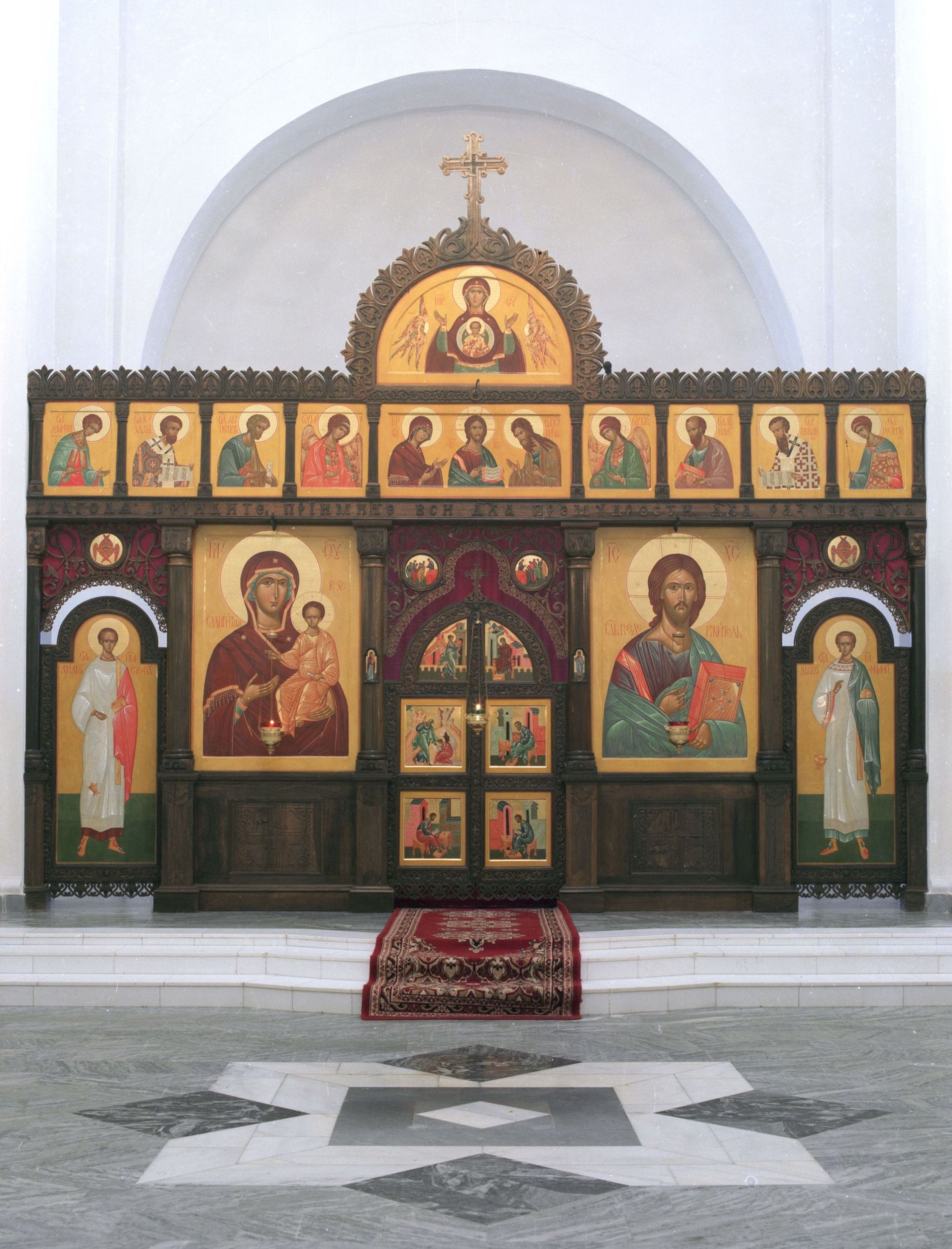 Иконостас храма